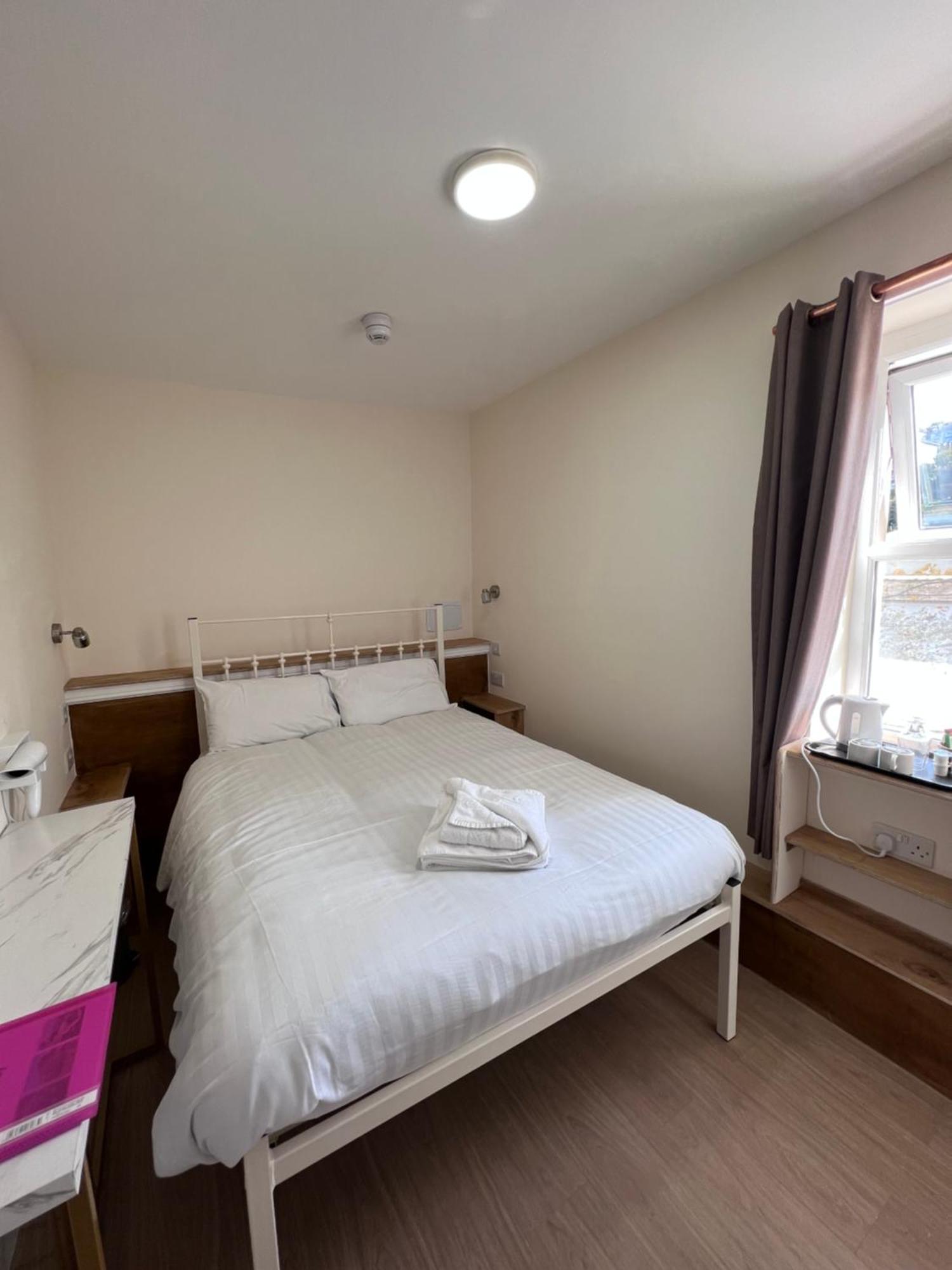 The Harbour Lights Bed & Breakfast Ilfracombe Exterior photo